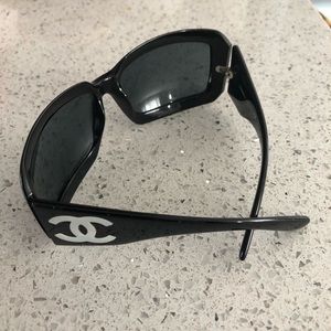 CHANEL black sunglasses